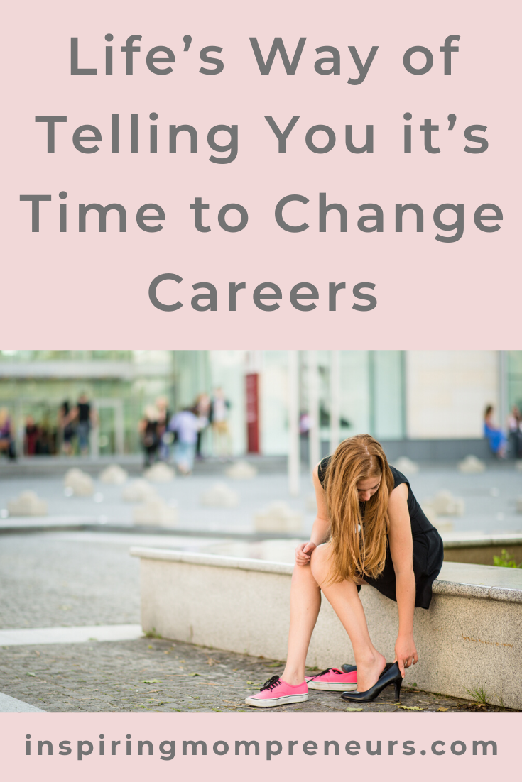 Are you wondering whether it’s time for you to change careers? These signs will help you get clear on your direction.  #howtoknowitstimetochangecareers #careerchange #jobsatisfaction
