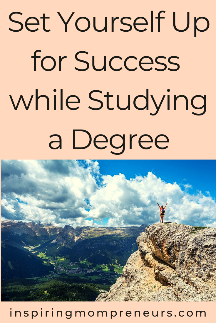 Are you currently studying? Here are five super helpful tips on how you can set yourself up for success while studying a degree. #setyourselfupforsuccess #longtermsuccess #successtips #studyingadegree