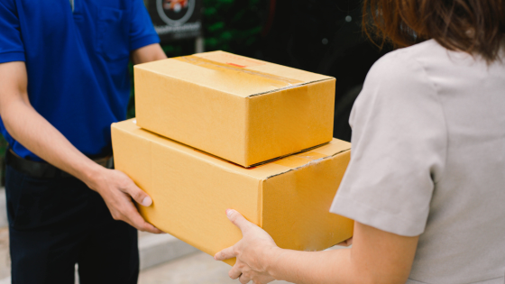 4 Crucial Stages of Mapping The Ecommerce Customer Journey | courier delivery